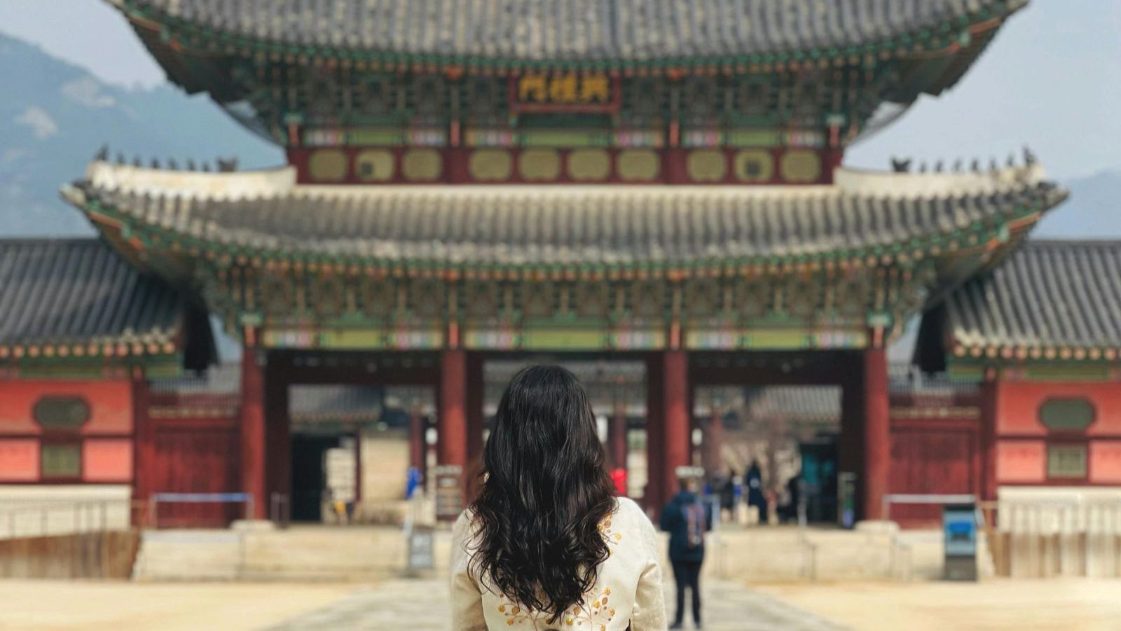 Rondreis Zuid-Korea, Seoul, Gyeongbokgung Palace met traditionele kleding