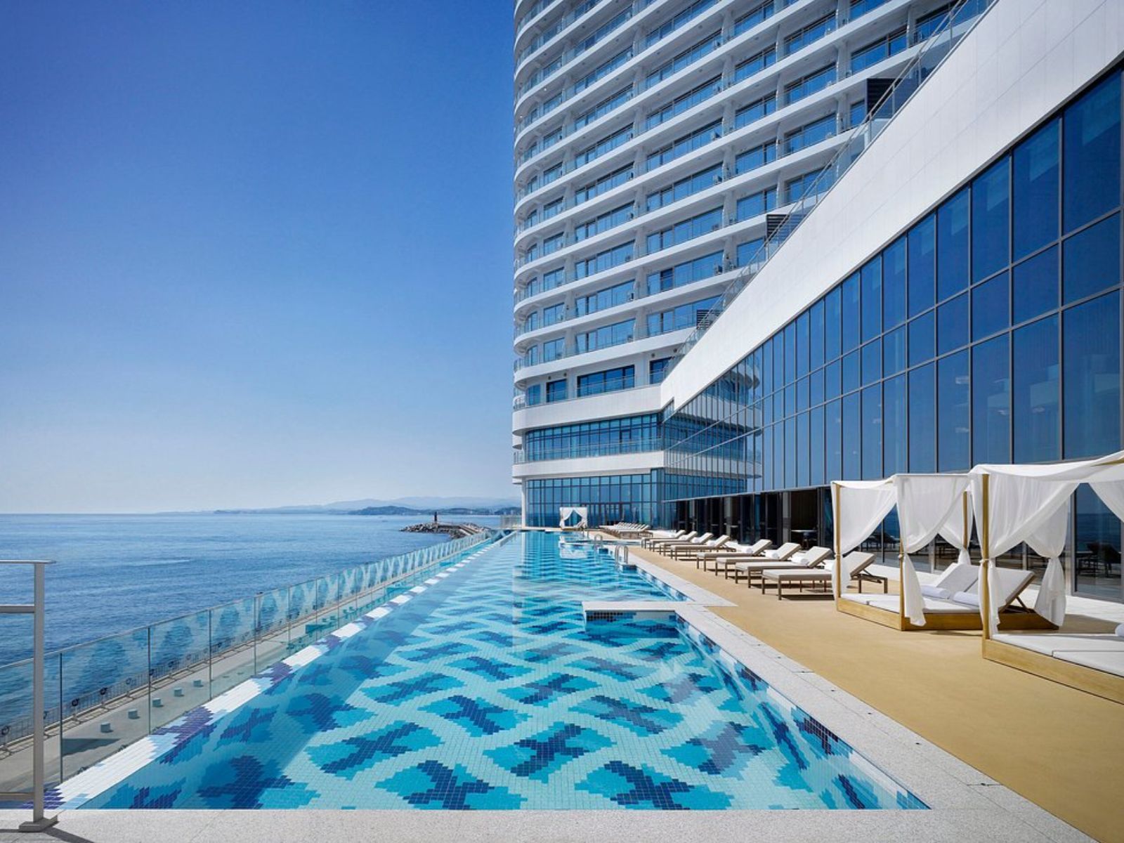 Rondreis Zuid-Korea, Sockho, Cassia Hotel, buitenzwembad