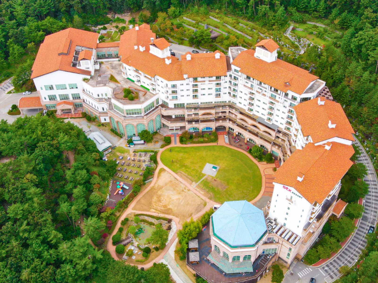 Rondreis Zuid-Korea, Songnisan, STX Resort Mungyeong, Bovenaanzicht van het hotel