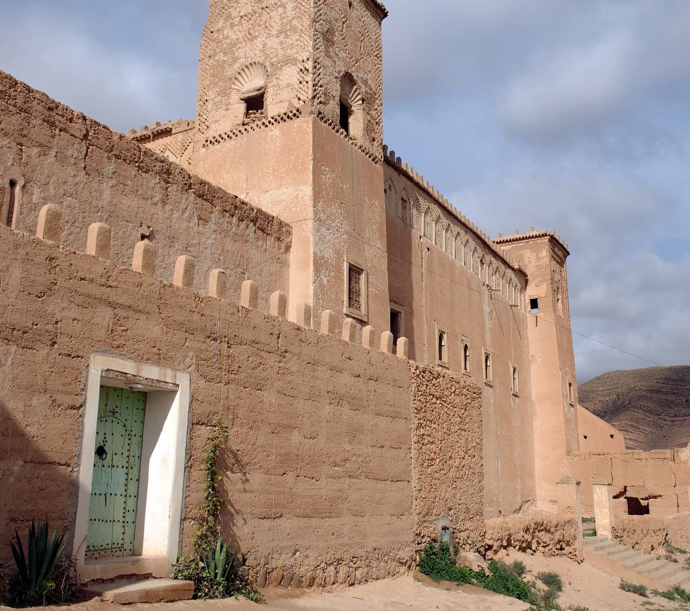 rondreis marokko - Taliouine hoogtepunt - adobe house - iStock
