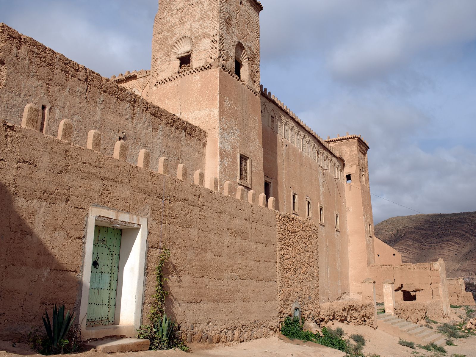 rondreis marokko - Taliouine hoogtepunt - adobe house - iStock