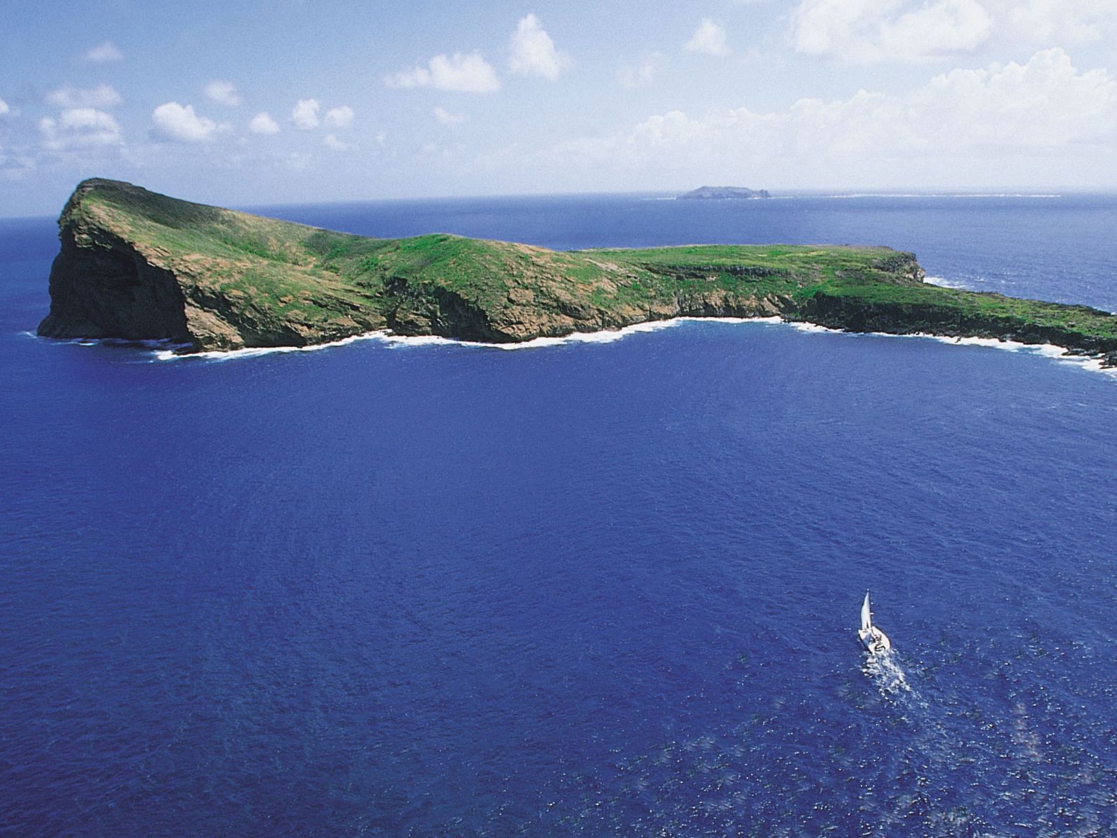 Rondreis Mauritius, Grand Baie, Excursie Cruise naar de Northern Islands, catamaran bij Coin de Mire