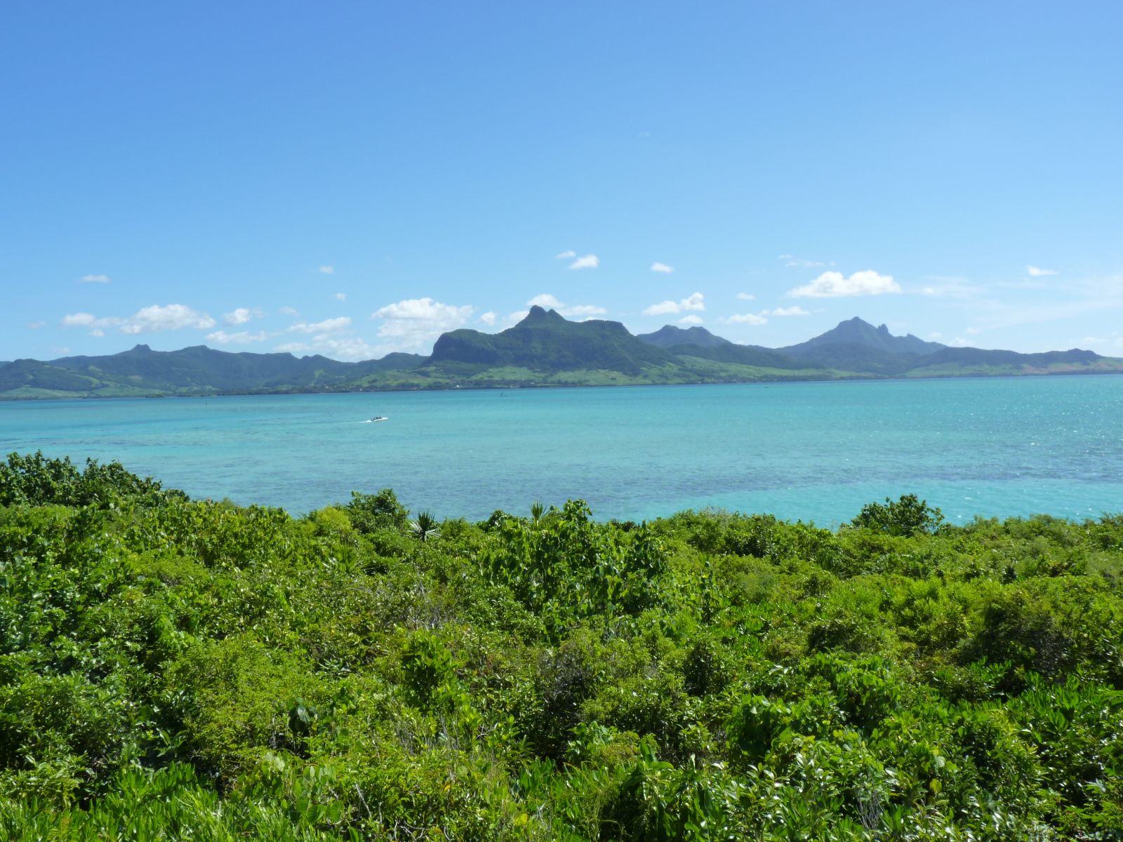 Rondreis Mauritius, Ile aux Aigrettes, Excursie Mauritius Wildlife Foundation, uitzicht van het eiland