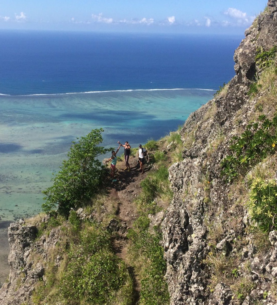 Rondreis Mauritius, Le Morne, Excursie Hiking le Morne, hikers bij Le Morne