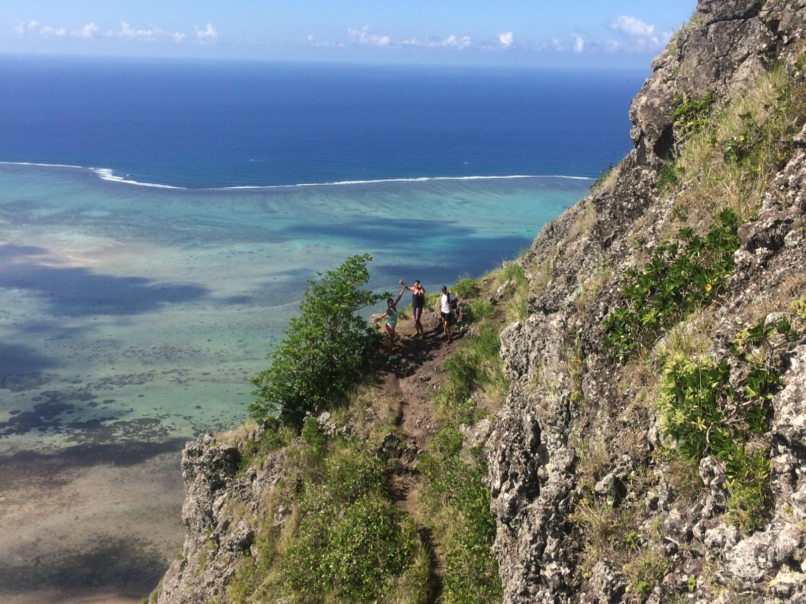 Rondreis Mauritius, Le Morne, Excursie Hiking le Morne, hikers bij Le Morne