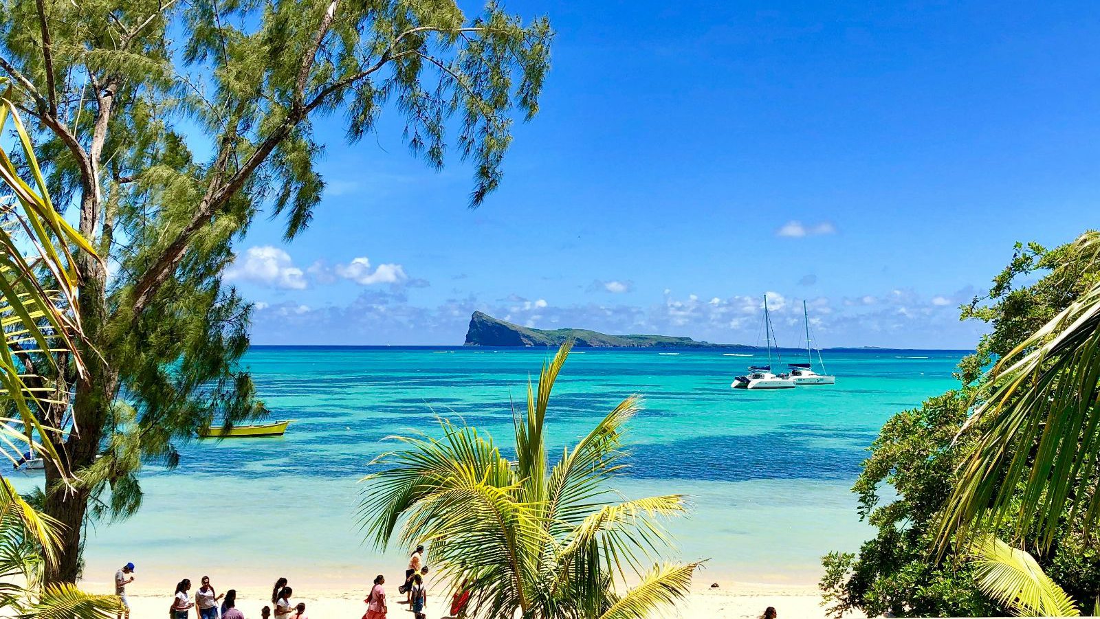 Rondreis Mauritius, Noordkust, Grand Baie, uitzicht op Coin de Mire