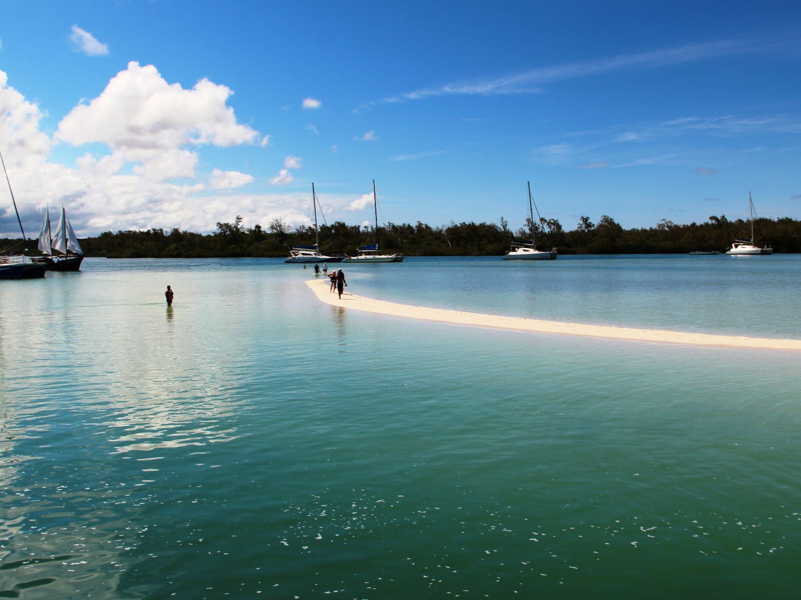 Rondreis Mauritius, Trou d'eau Douce, Excursie Turquoise Cruise naar Ile aux Cerfs, strip land in de baai