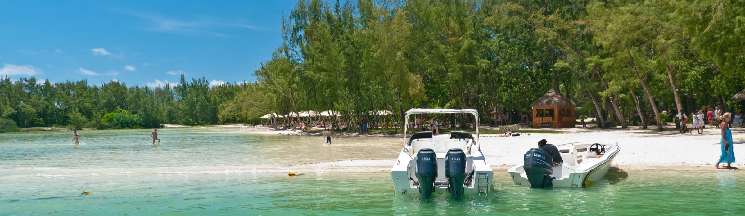 Rondreis Mauritius, bootje aangemeerd op eiland, banner