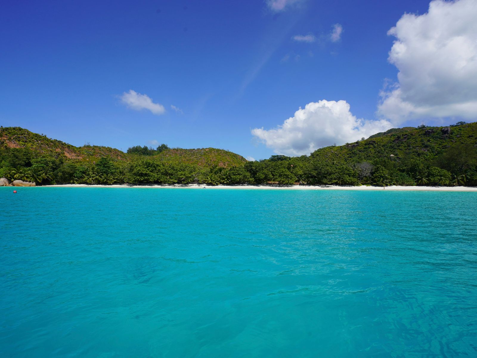 Rondreis Seychellen, Praslin, excursie Vallee de Mai and Anse Lazio, Anse strand vanaf water