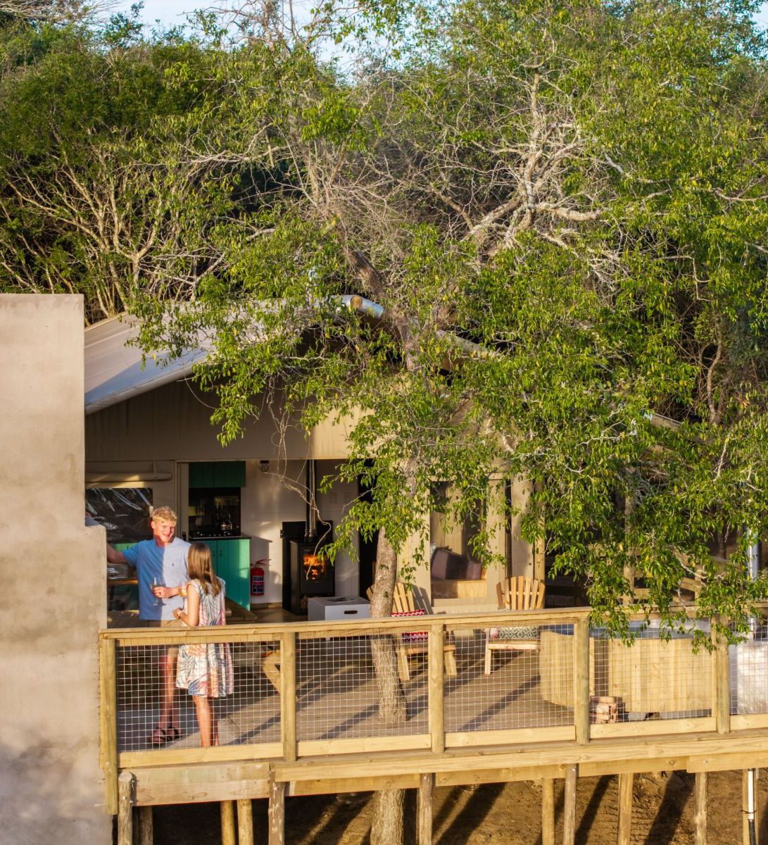 Rondreis Zuid-Afrika, Hluhluwe, Afircamps at Bonamanzi, vooraanzicht lodge