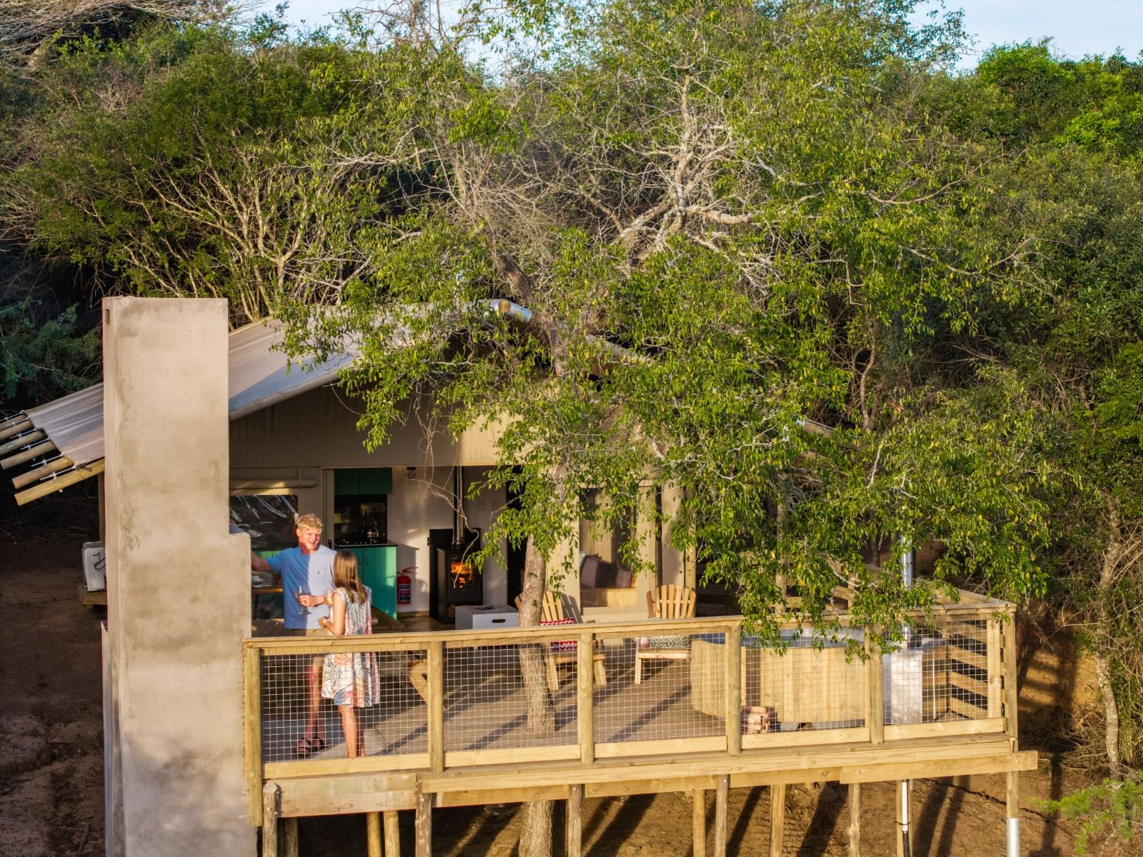 Rondreis Zuid-Afrika, Hluhluwe, Afircamps at Bonamanzi, vooraanzicht lodge