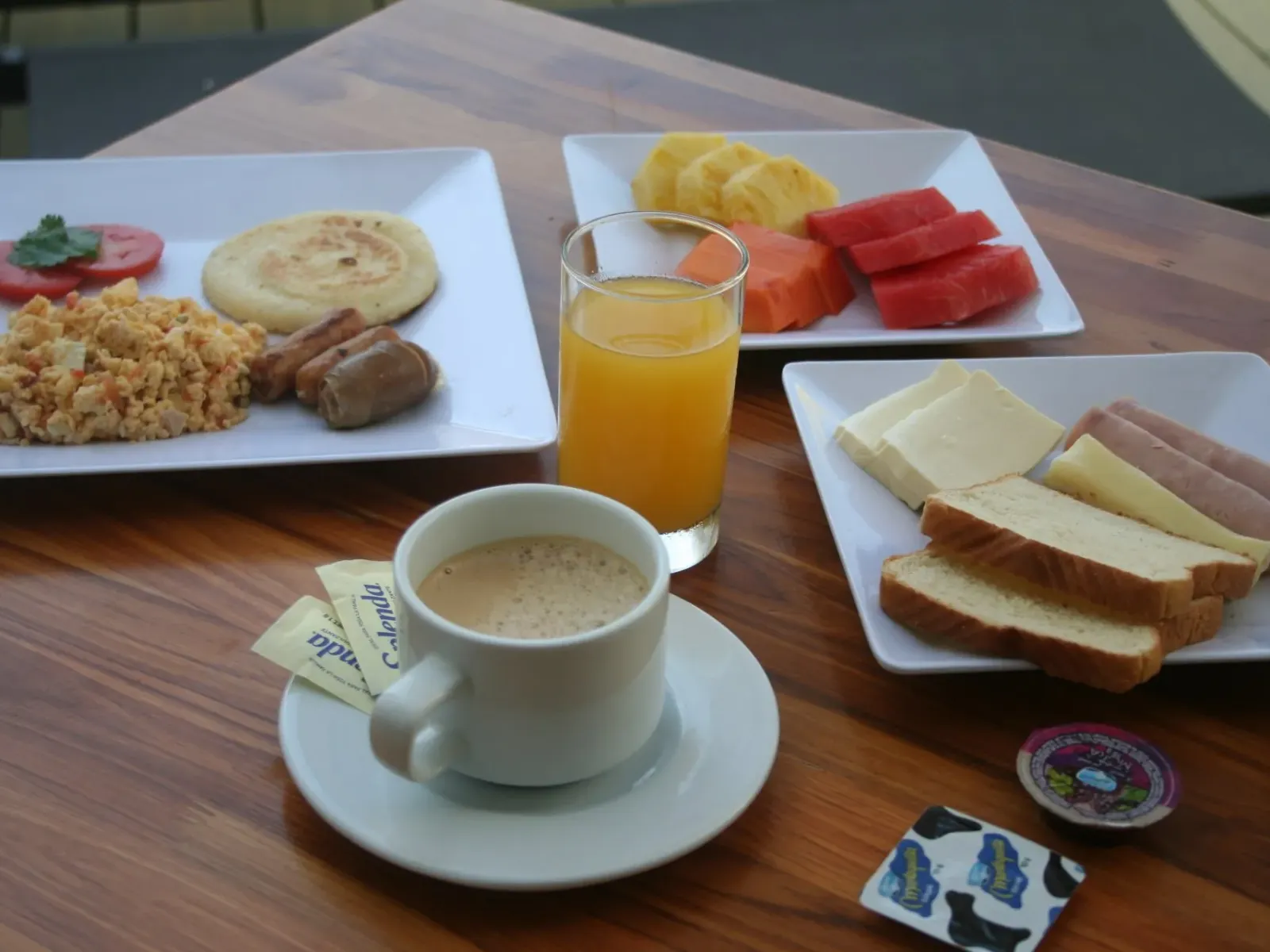Rondreis Colombia, Santa Marta, Hotel del Mar, ontbijt