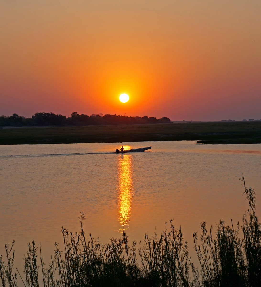Rondreis Namibië, Divundu, Excursie Sundowner Boat Cruise, zonsondergang op de Okavango River Rondreis Namibië, Divundu, Excursie Sundowner Boat Cruise, zonsondergang op de Okavango River