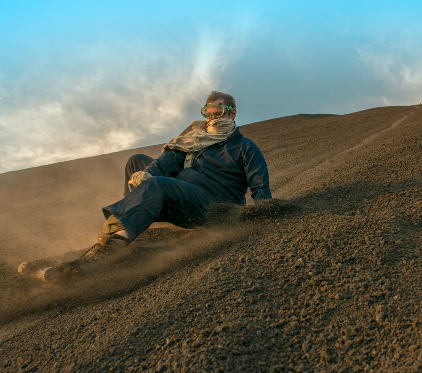 Rondreis Nicaragua, Cerro Negro, Vulkaan boarden - man
