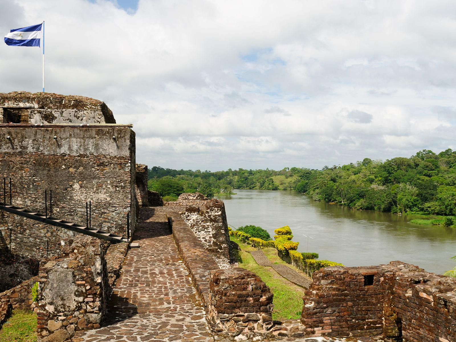Rondreis Nicaragua, El Castillo, excursie El Castillo stadstour, fort aan de rivier