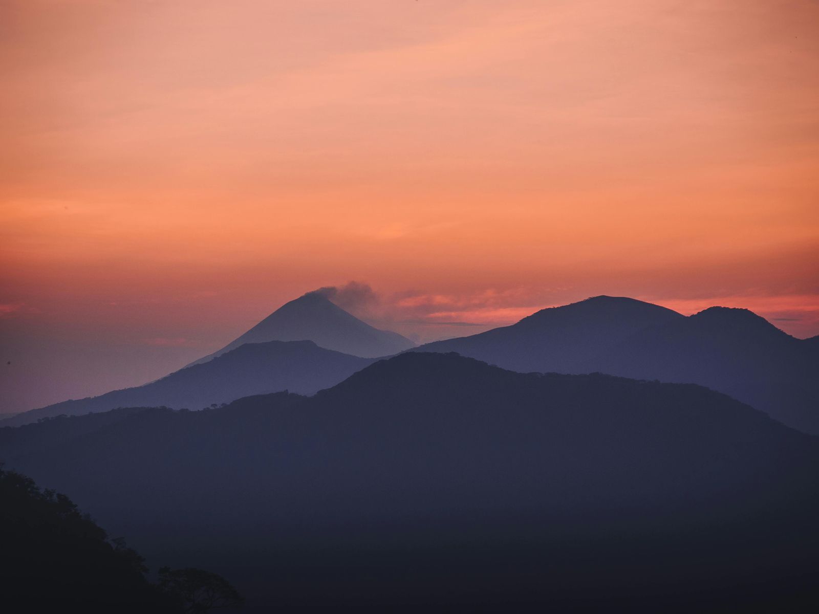 Rondreis Nicaragua, Leon, excursie beklim de Telica vulkaan, zonsondergang