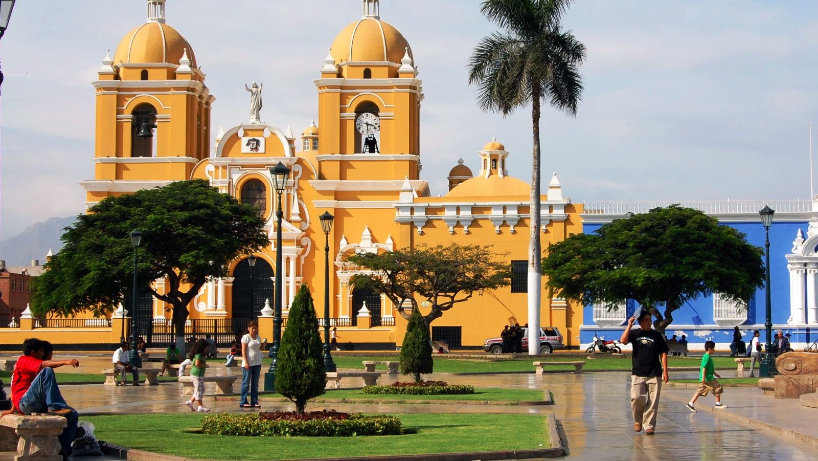 Rondreis Peru, Trujillo, gele kerk