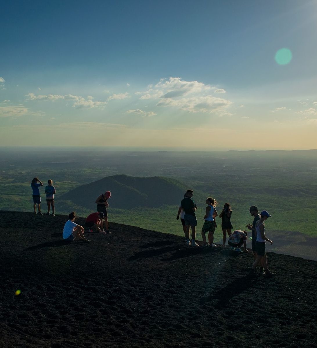 Rondreis-Nicaragua-Cerro-Negro-uitzicht-op-de-omgeving-aspect-ratio-382-420